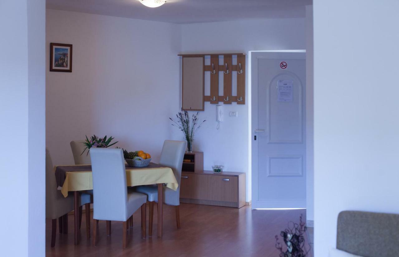 Apartment Helga Liznjan Exterior photo