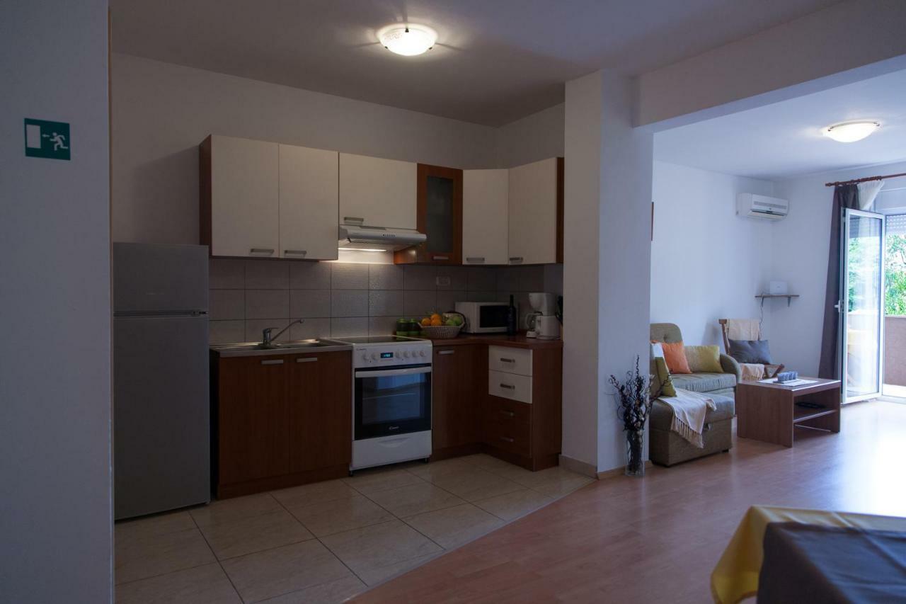Apartment Helga Liznjan Exterior photo