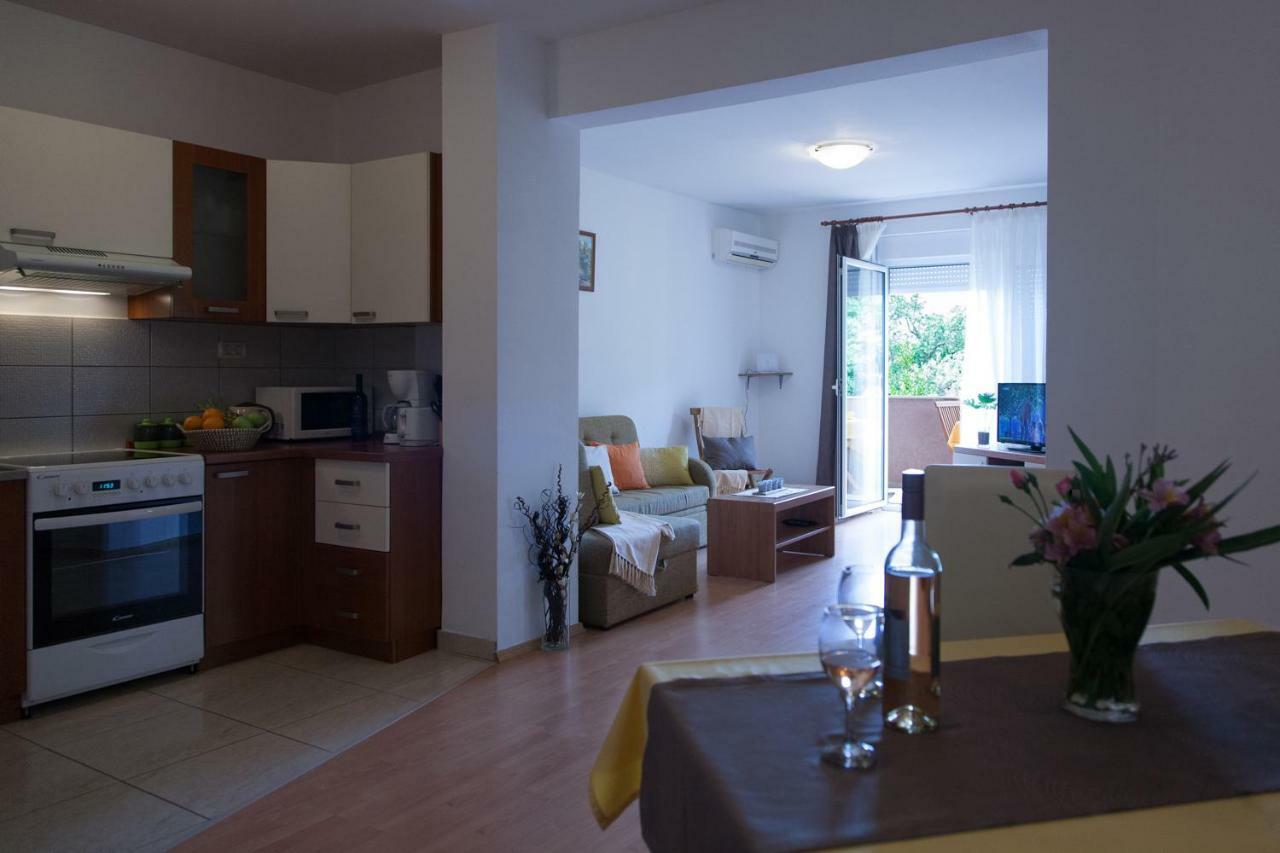 Apartment Helga Liznjan Exterior photo