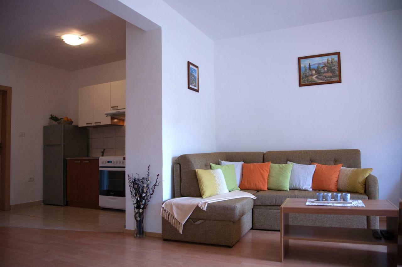 Apartment Helga Liznjan Exterior photo