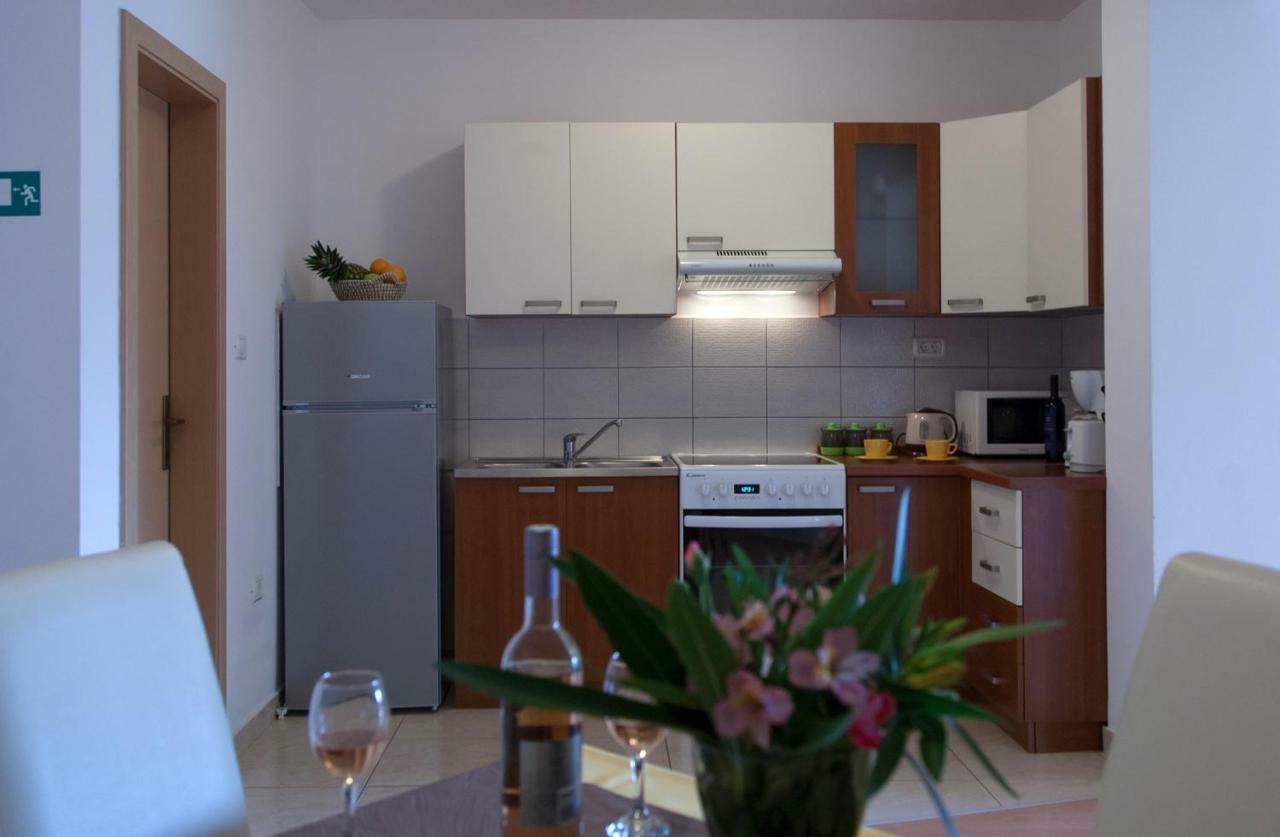 Apartment Helga Liznjan Exterior photo